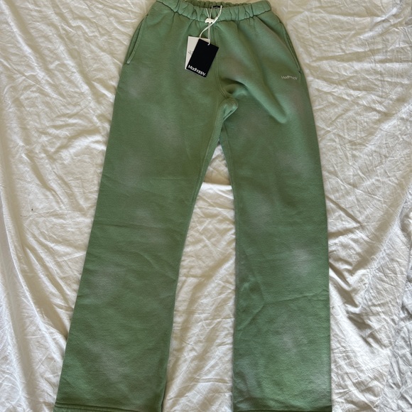 Madhappy Wide Leg Straight Sweatpants - Picture 7 of 7